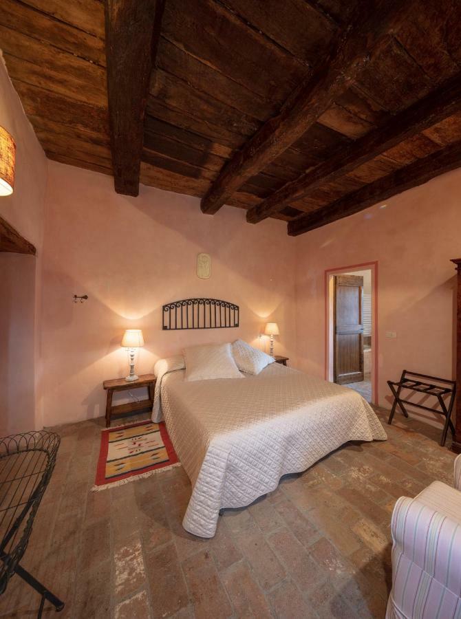 Aparthotel Castello Valenzino Pierantonio Exterior foto