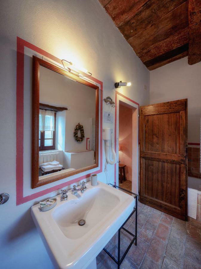 Aparthotel Castello Valenzino Pierantonio Exterior foto