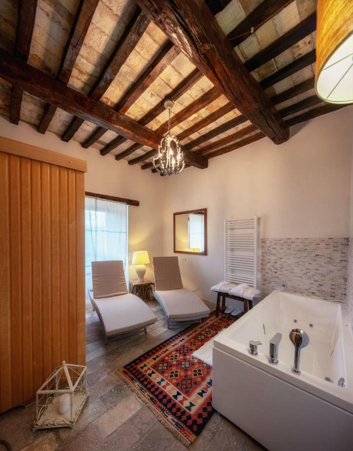 Aparthotel Castello Valenzino Pierantonio Exterior foto