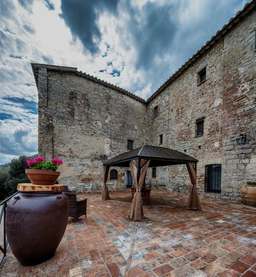 Aparthotel Castello Valenzino Pierantonio Exterior foto