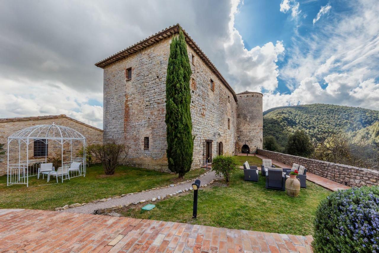 Aparthotel Castello Valenzino Pierantonio Exterior foto