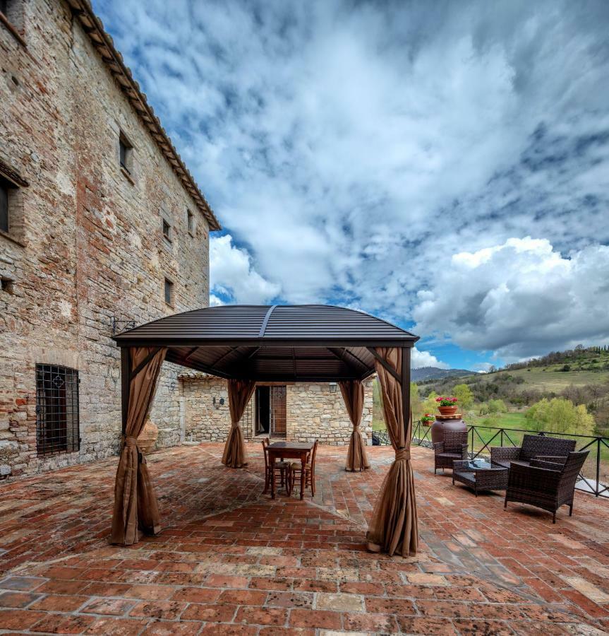 Aparthotel Castello Valenzino Pierantonio Exterior foto