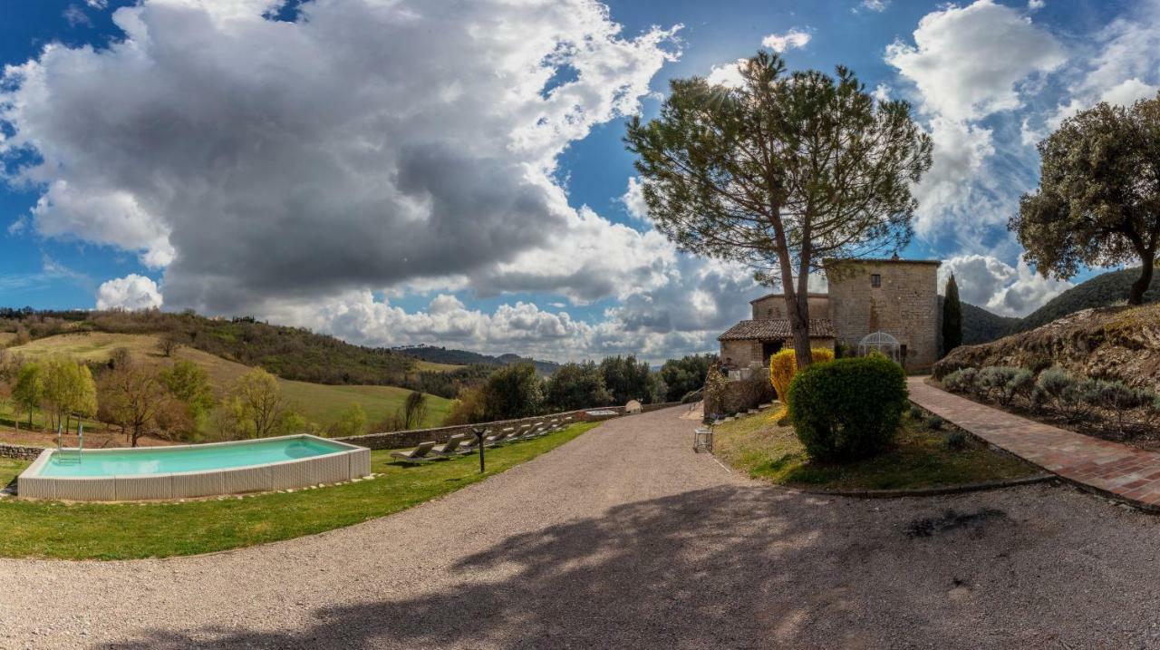 Aparthotel Castello Valenzino Pierantonio Exterior foto