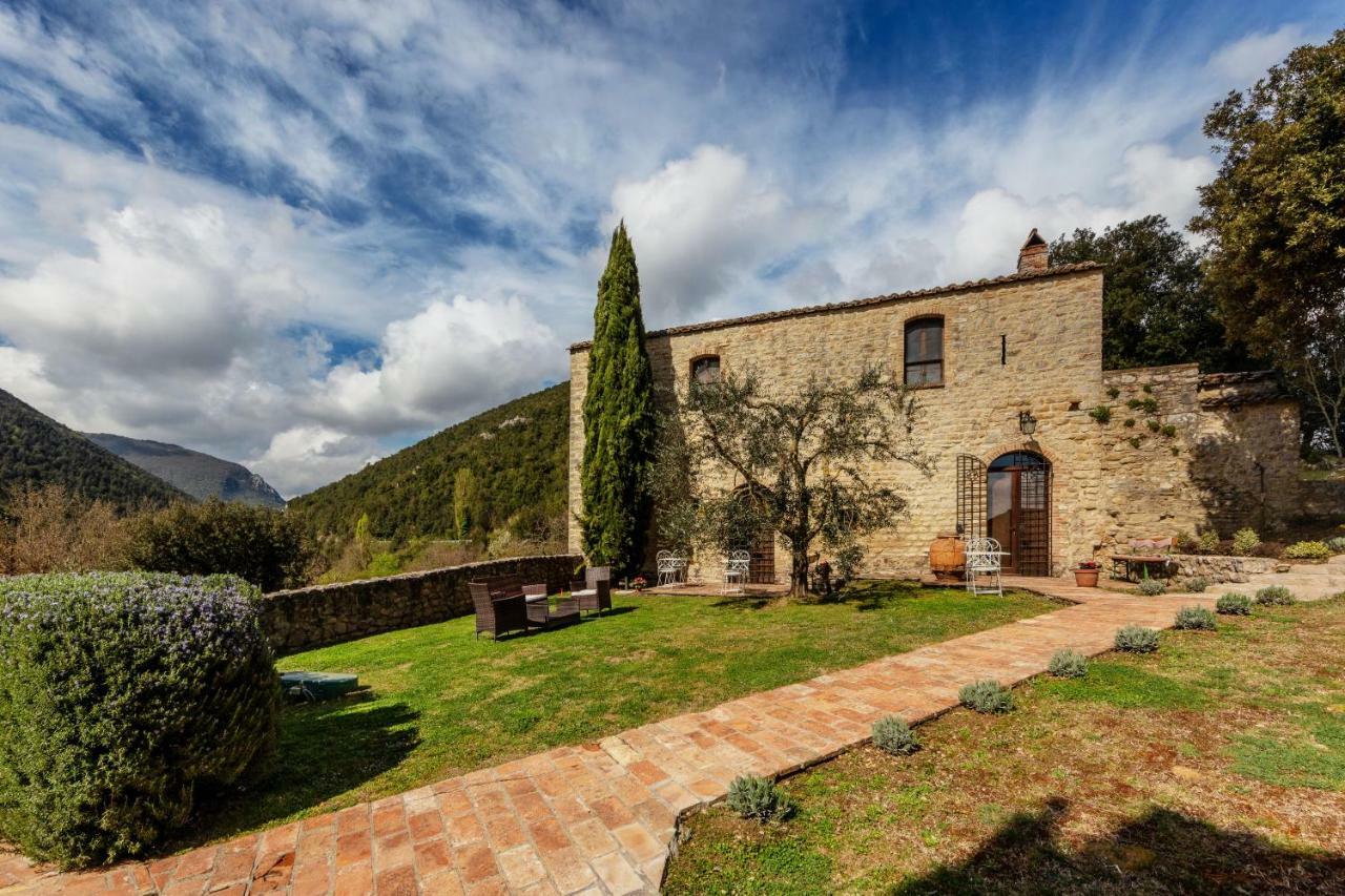 Aparthotel Castello Valenzino Pierantonio Exterior foto