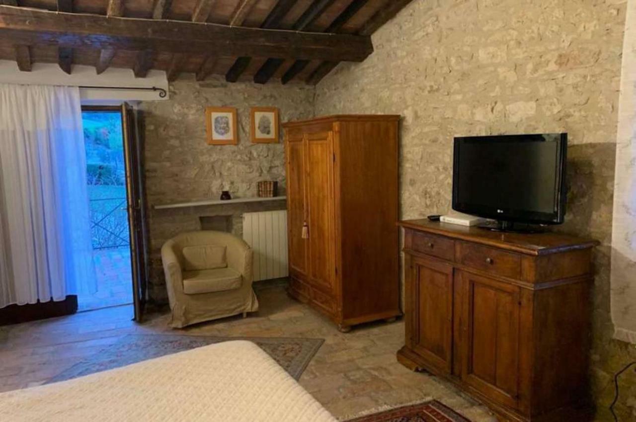 Aparthotel Castello Valenzino Pierantonio Exterior foto