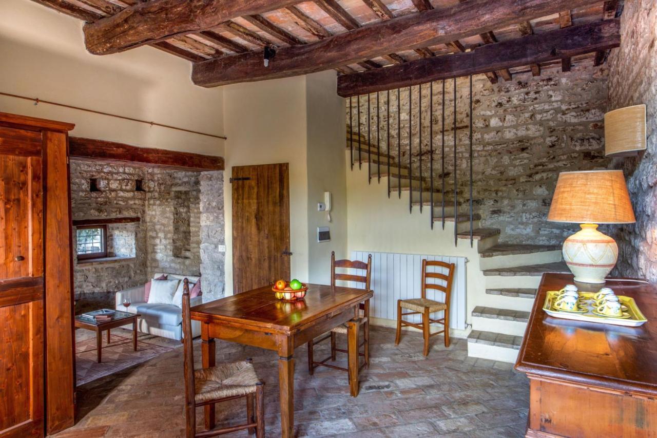Aparthotel Castello Valenzino Pierantonio Exterior foto